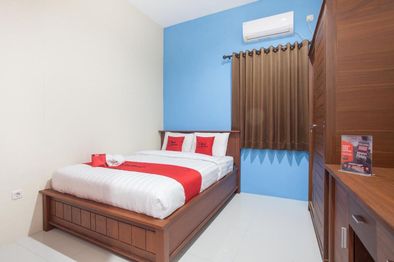 เรดดอร์ซ เนียร์ ยูนิเวอร์ซิตาส วิจายา คูซูมา 2 Hotel สุราบายา ภายนอก รูปภาพ