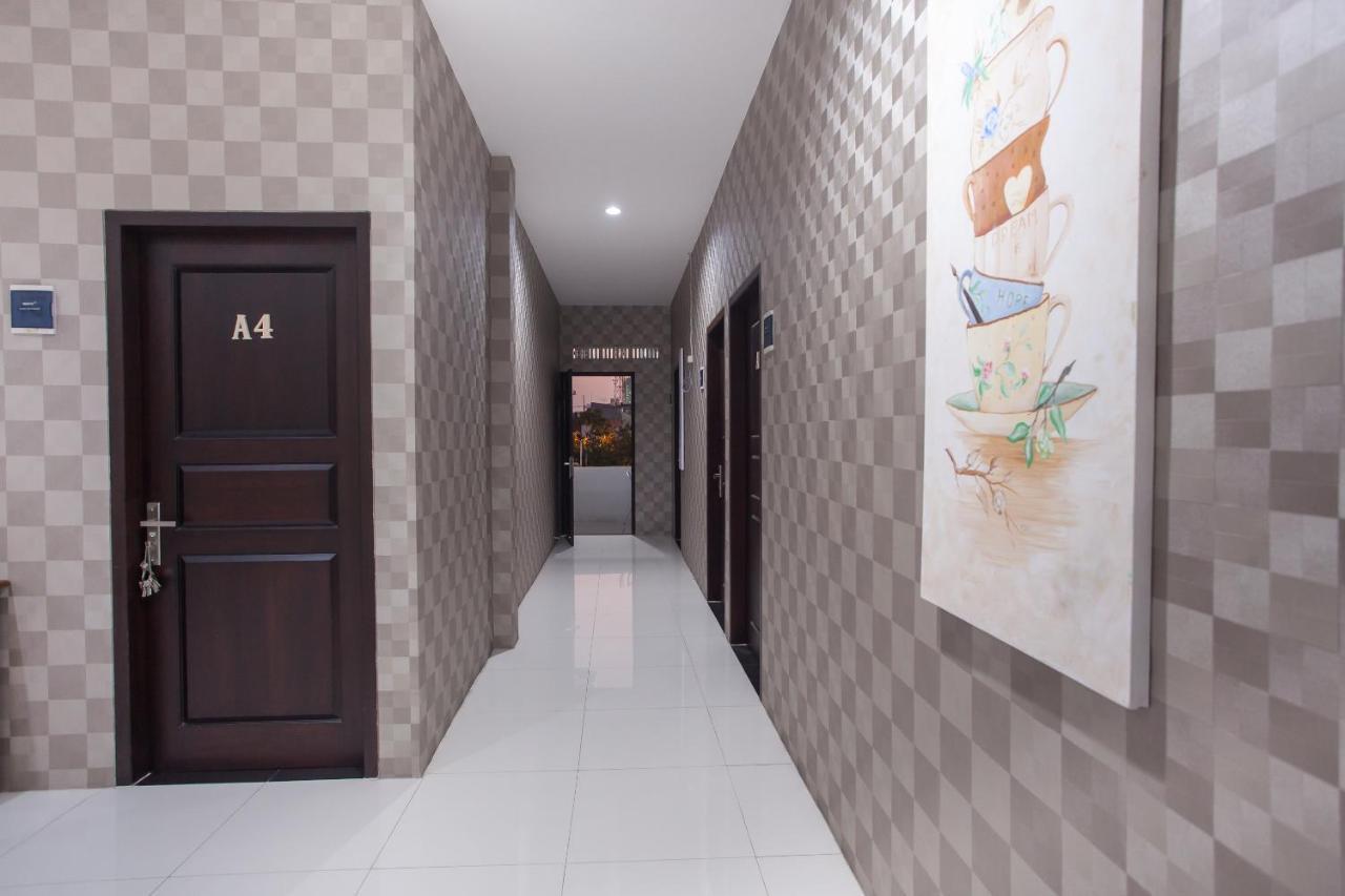 เรดดอร์ซ เนียร์ ยูนิเวอร์ซิตาส วิจายา คูซูมา 2 Hotel สุราบายา ภายนอก รูปภาพ