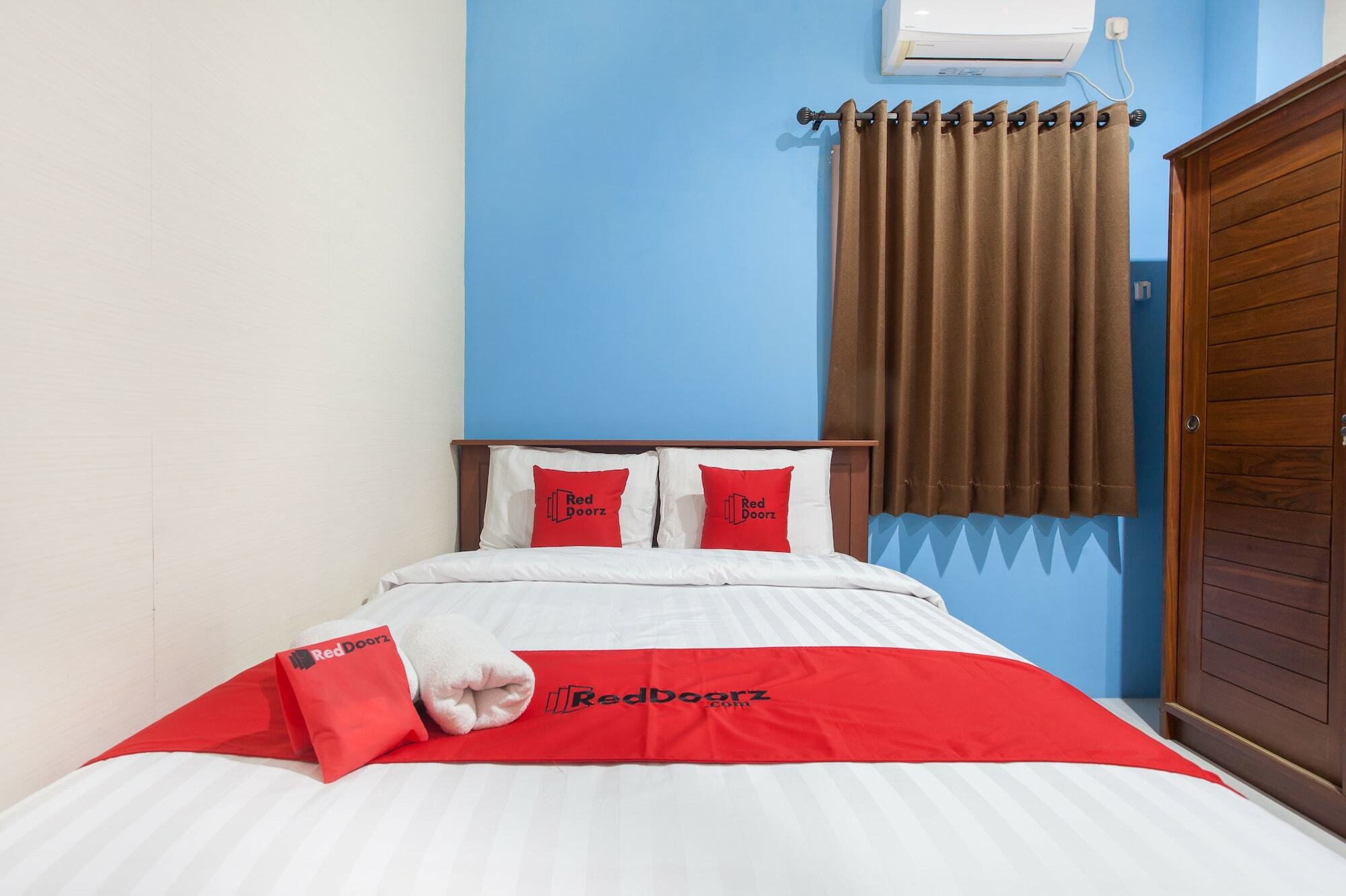 เรดดอร์ซ เนียร์ ยูนิเวอร์ซิตาส วิจายา คูซูมา 2 Hotel สุราบายา ภายนอก รูปภาพ